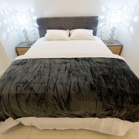 White Lux Apartment For 2 Vipgreece 雅典 外观 照片