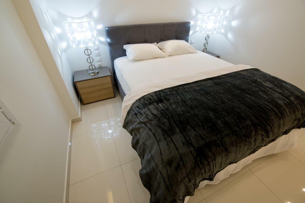 White Lux Apartment For 2 Vipgreece 雅典 外观 照片