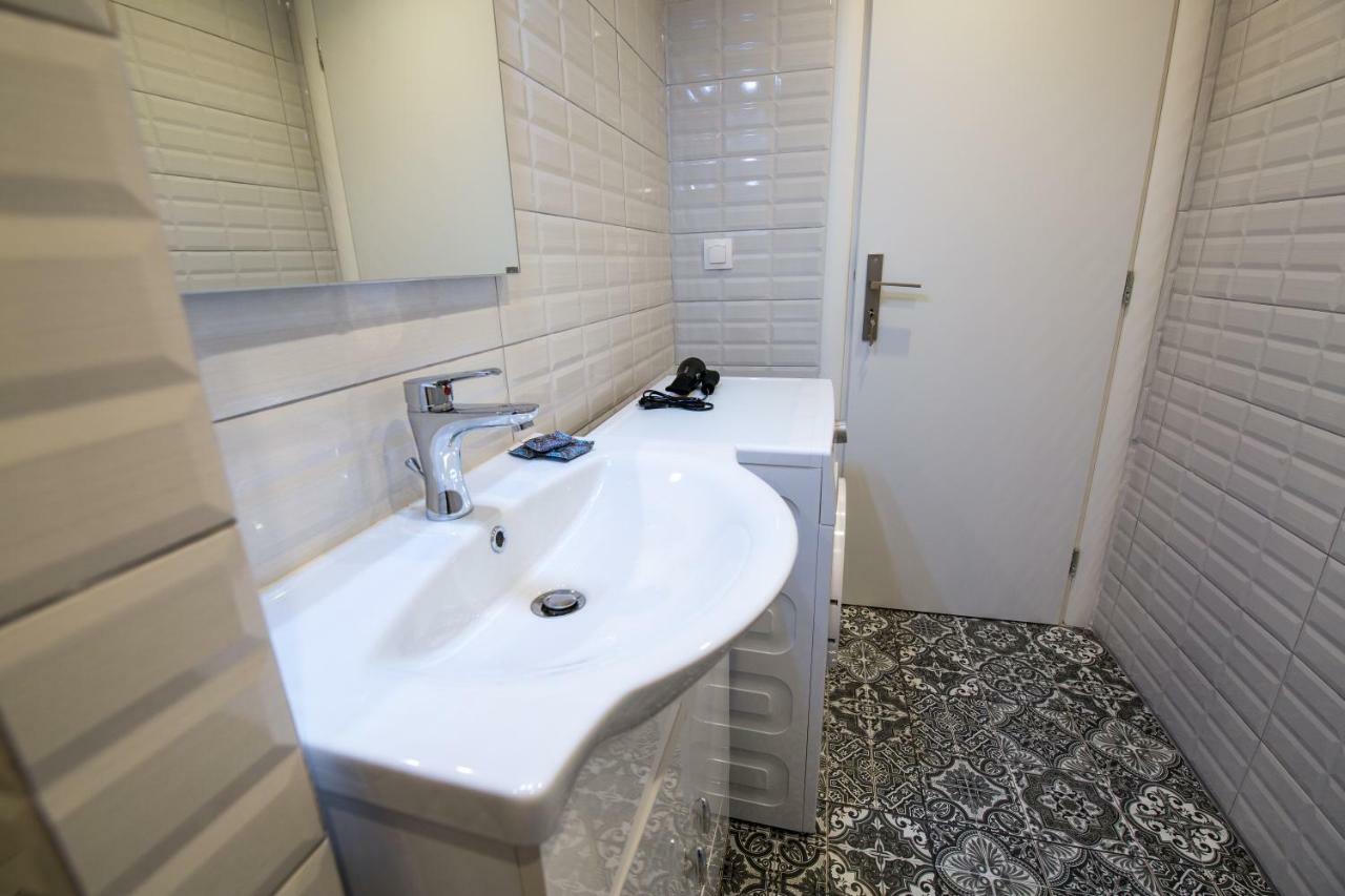 White Lux Apartment For 2 Vipgreece 雅典 外观 照片